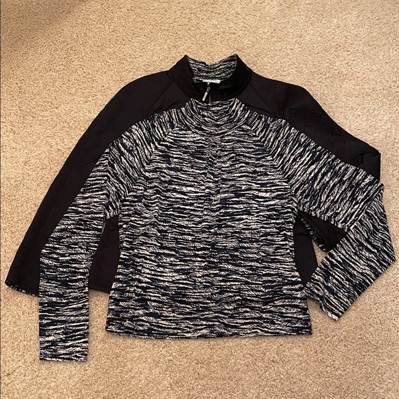 St. John Sport Patterned Jacket and Top Set - Picture 8 of 10